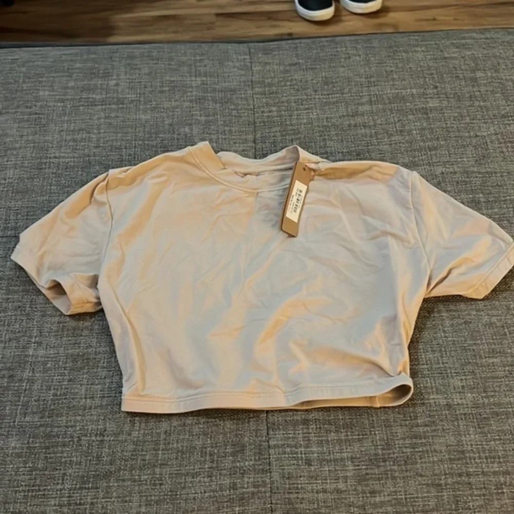 Skims Fits Everybody Super Cropped T-Shirt - Picture 4 of 5